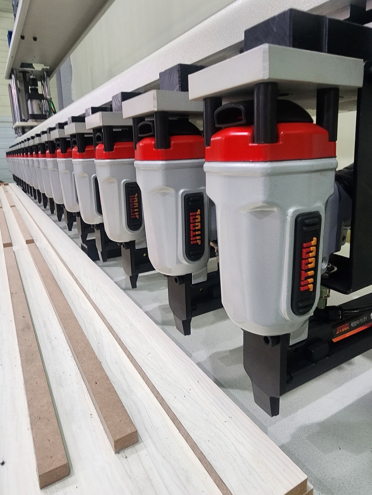 자체 제작 설비